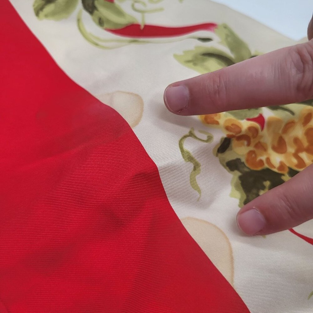 VTG MUMM CORDON ROUGE Champagne Collectible French Silk Scarf Red Grapes Woman - Picture 9 of 9